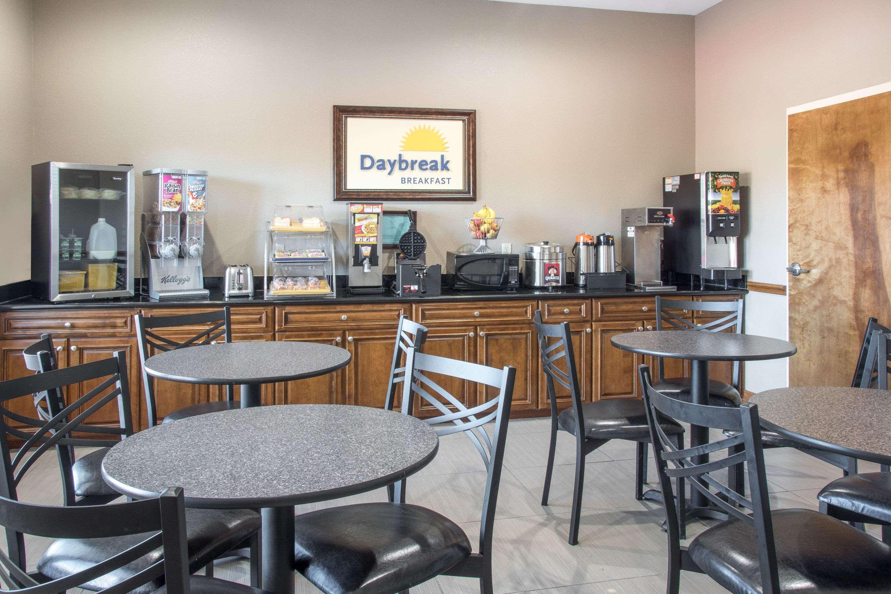 Days Inn By Wyndham Baytown East Екстер'єр фото