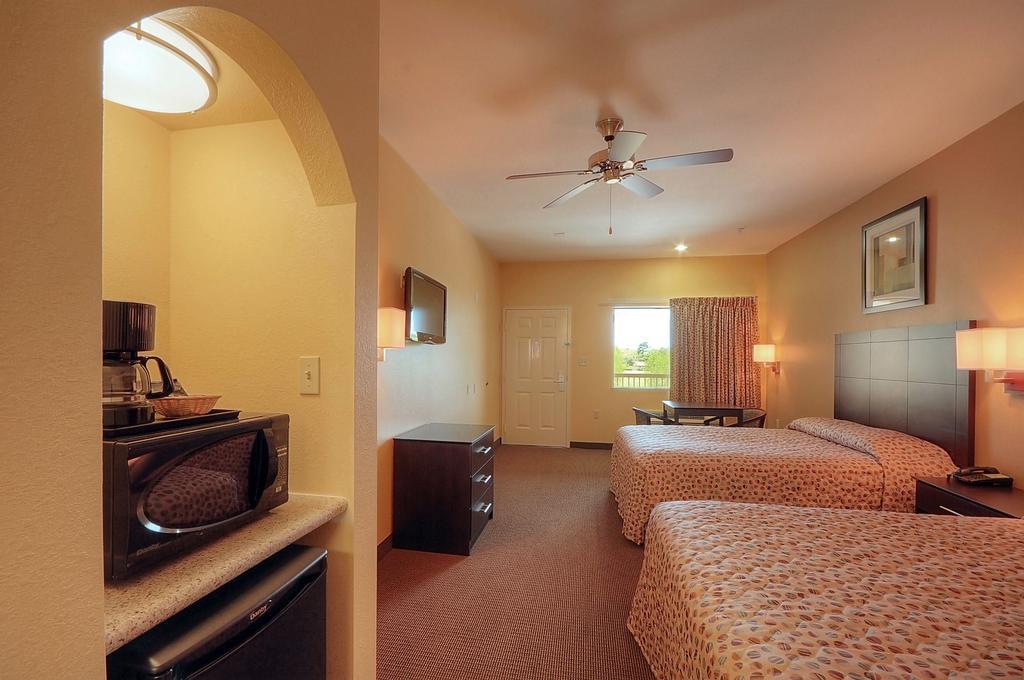 Days Inn By Wyndham Baytown East Екстер'єр фото